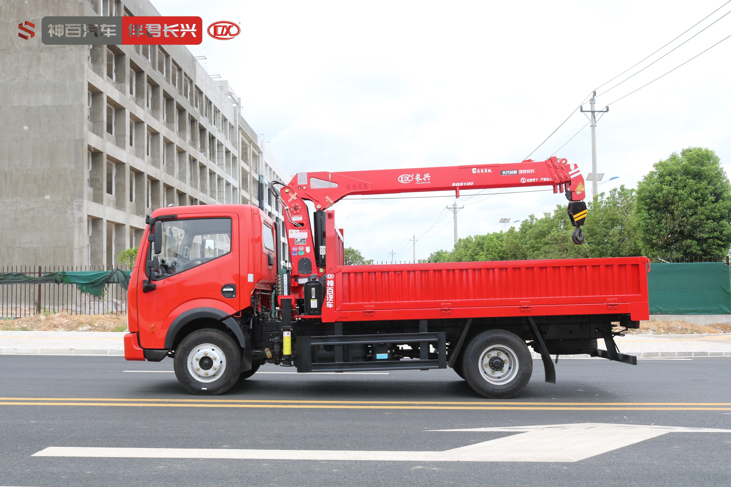 长兴SQS100-4（4吨）东风多利卡高空作业车（随车吊） 产品实拍