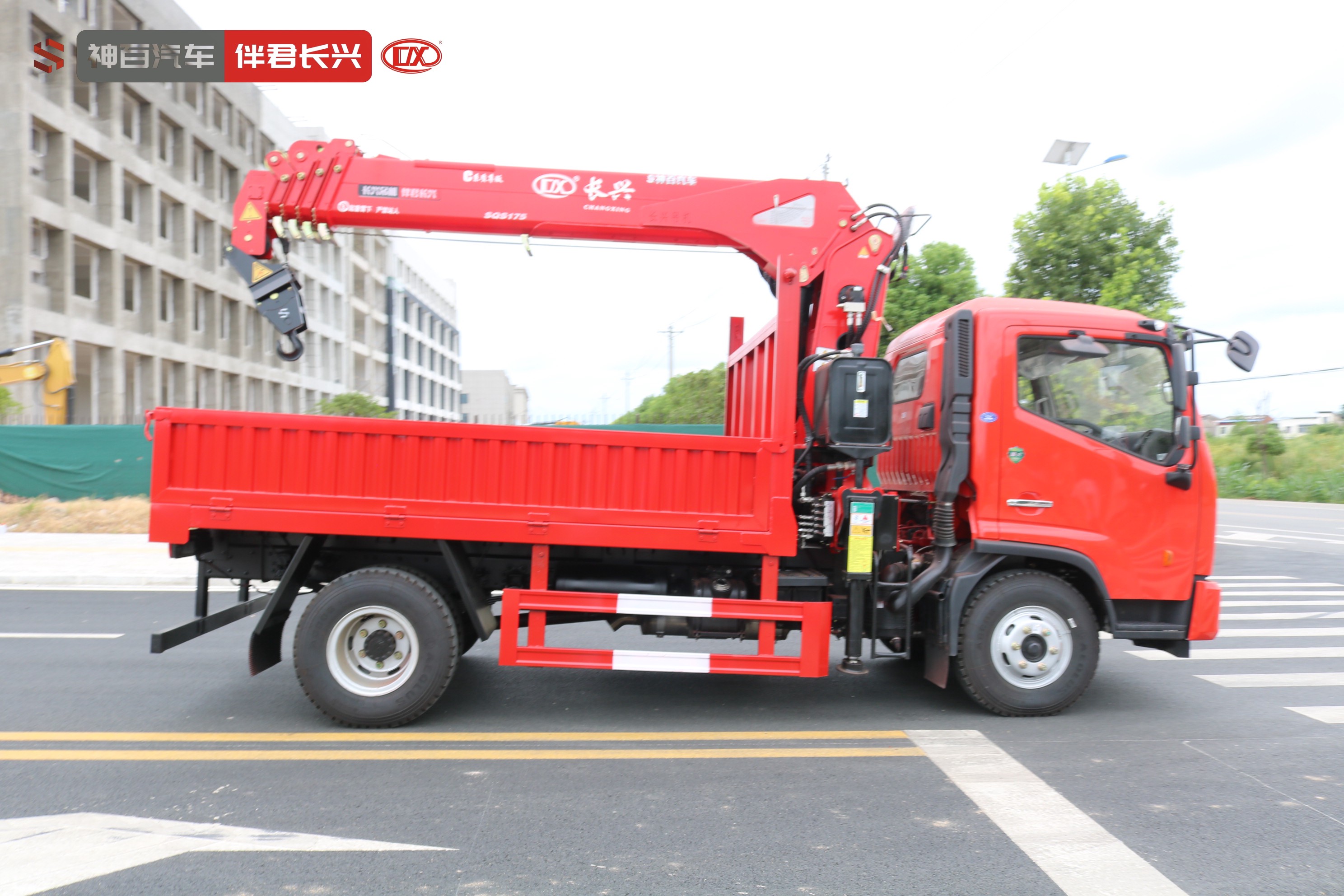 长兴SQS175-5（7吨）东风多利卡高空作业车（随车吊） 产品实拍