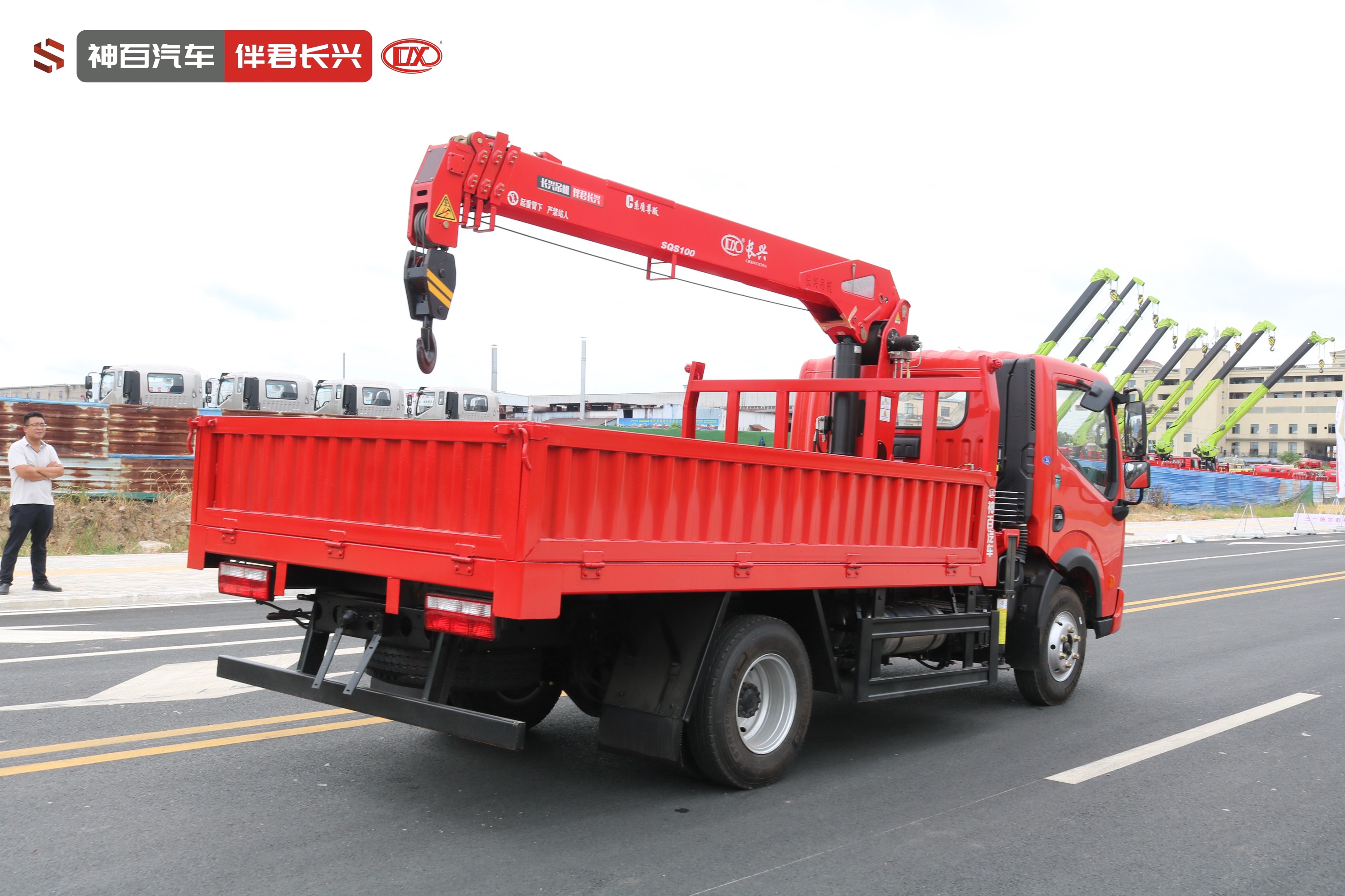 长兴SQS100-4（4吨）东风多利卡高空作业车（随车吊） 产品实拍