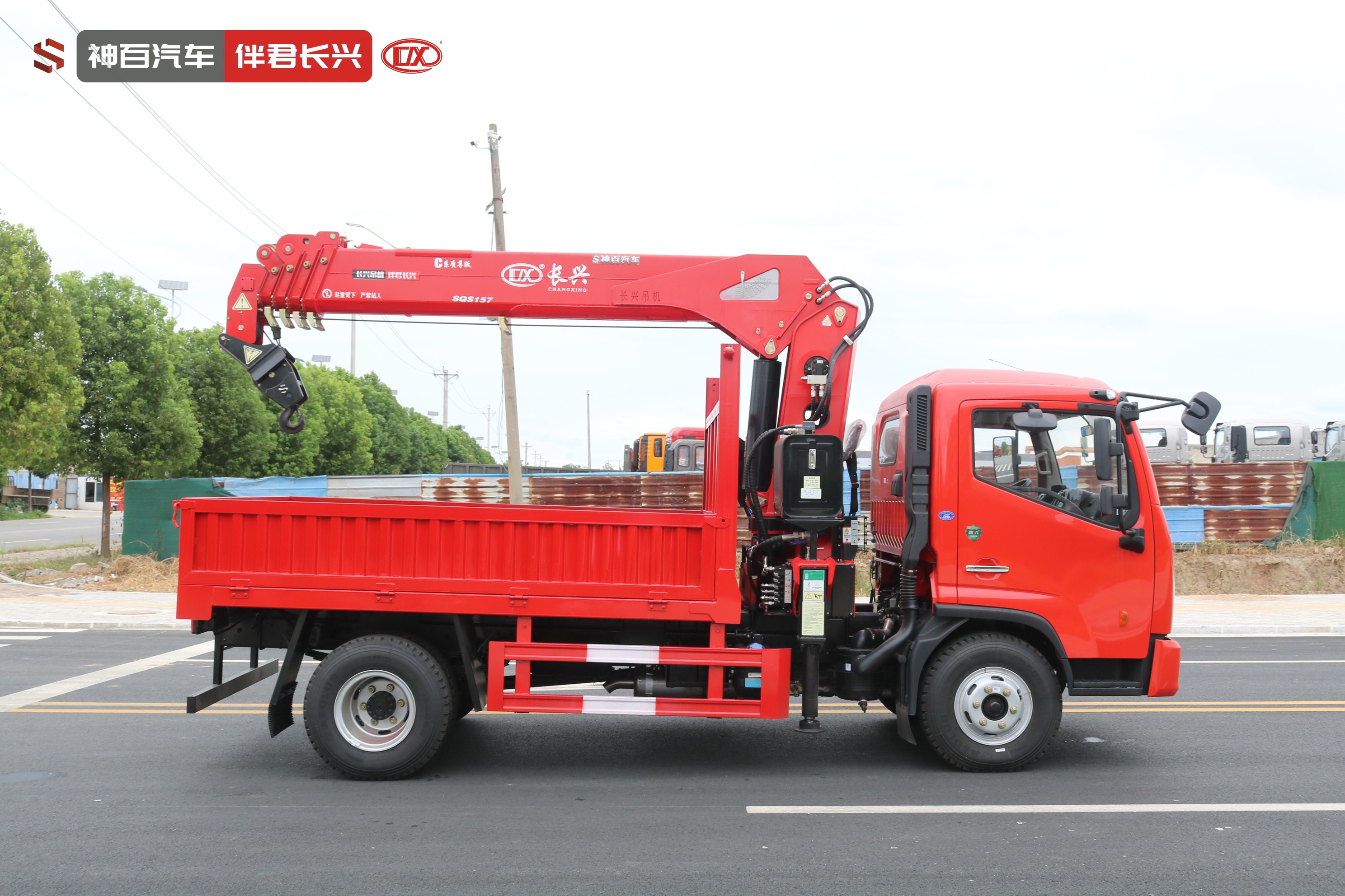 长兴SQS157-5（6.3吨）东风多利卡高空作业车（随车吊） 产品实拍
