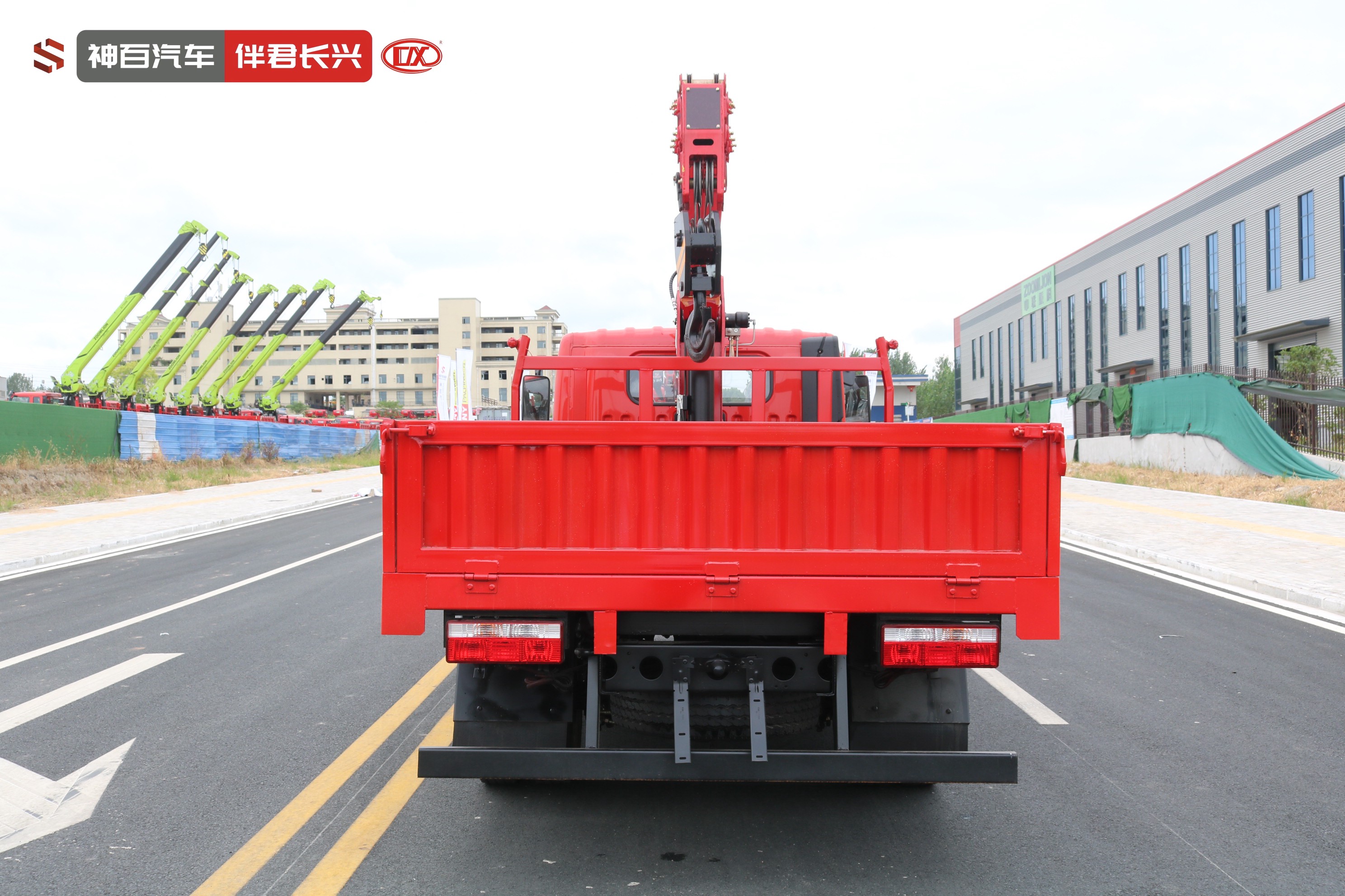 长兴SQS100-4（4吨）东风多利卡高空作业车（随车吊） 产品实拍