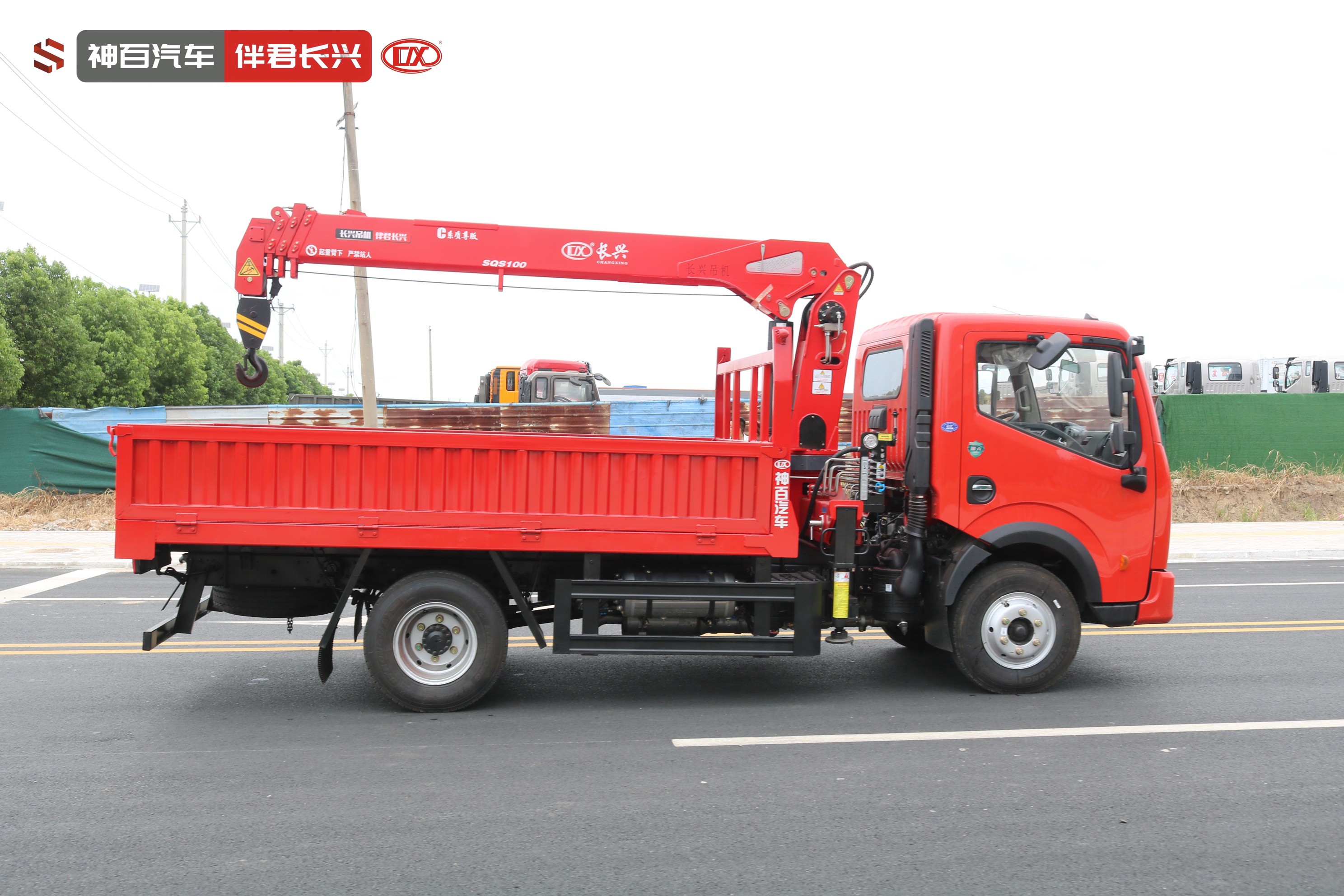 长兴SQS100-4（4吨）东风多利卡高空作业车（随车吊） 产品实拍