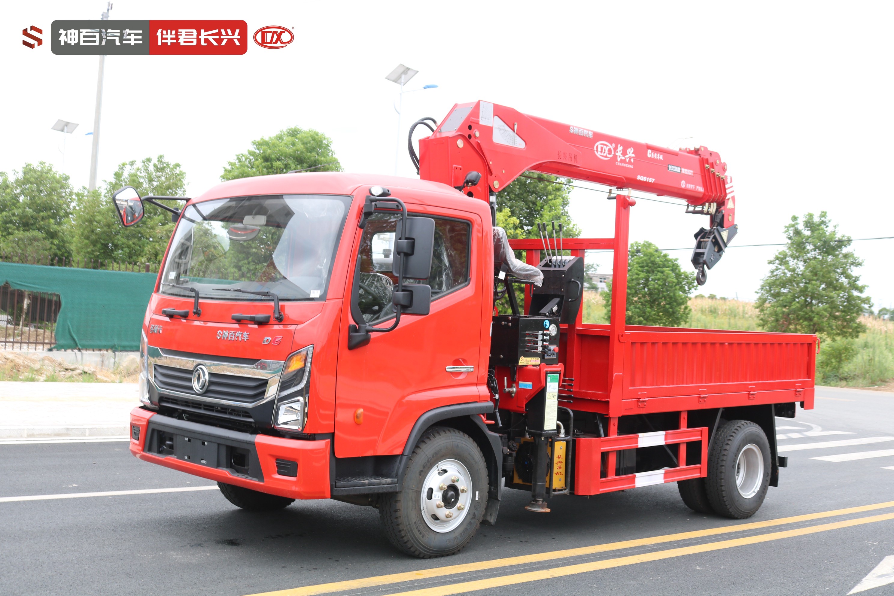 长兴SQS157-5（6.3吨）东风多利卡高空作业车（随车吊） 产品实拍