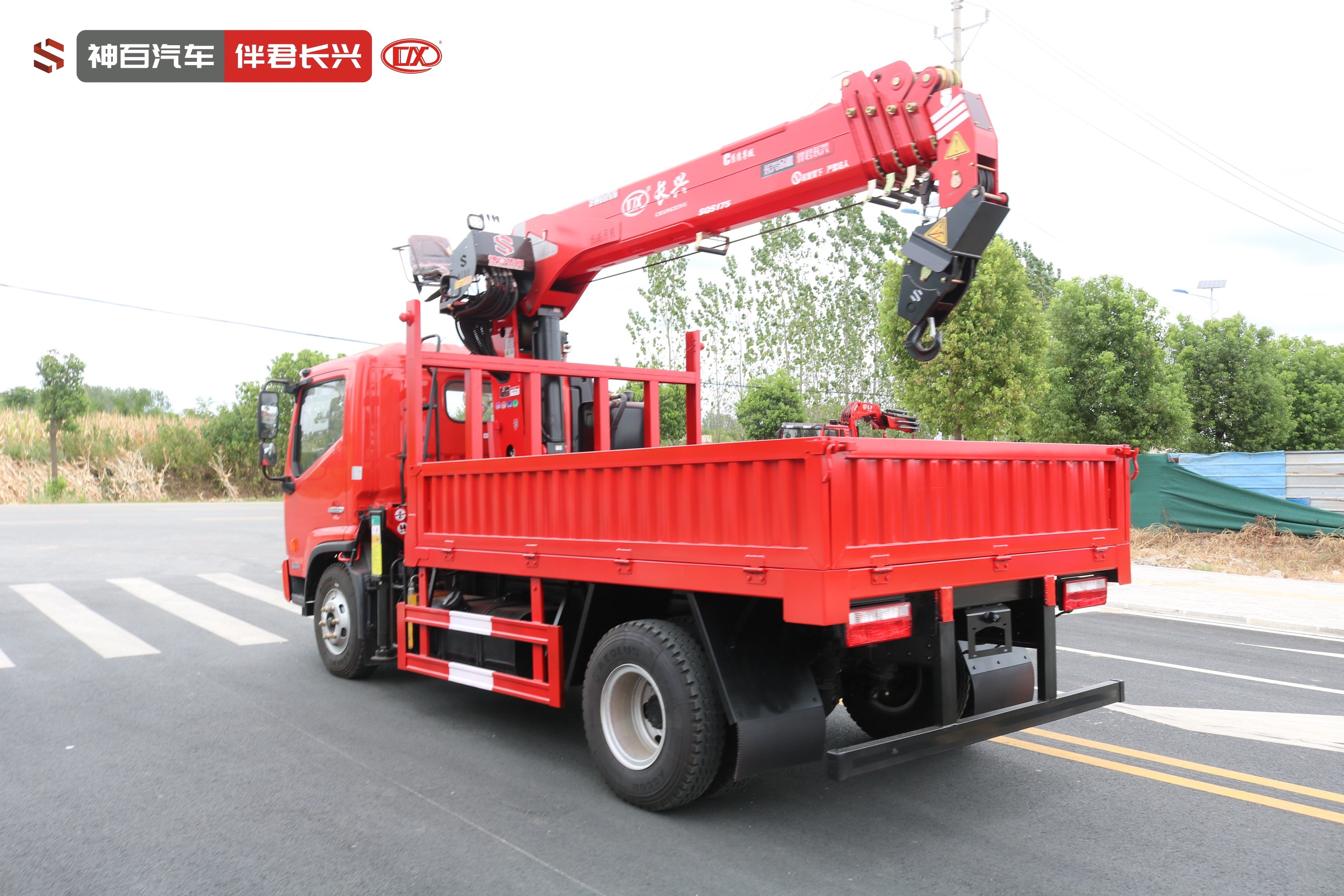 长兴SQS175-5（7吨）东风多利卡高空作业车（随车吊） 产品实拍