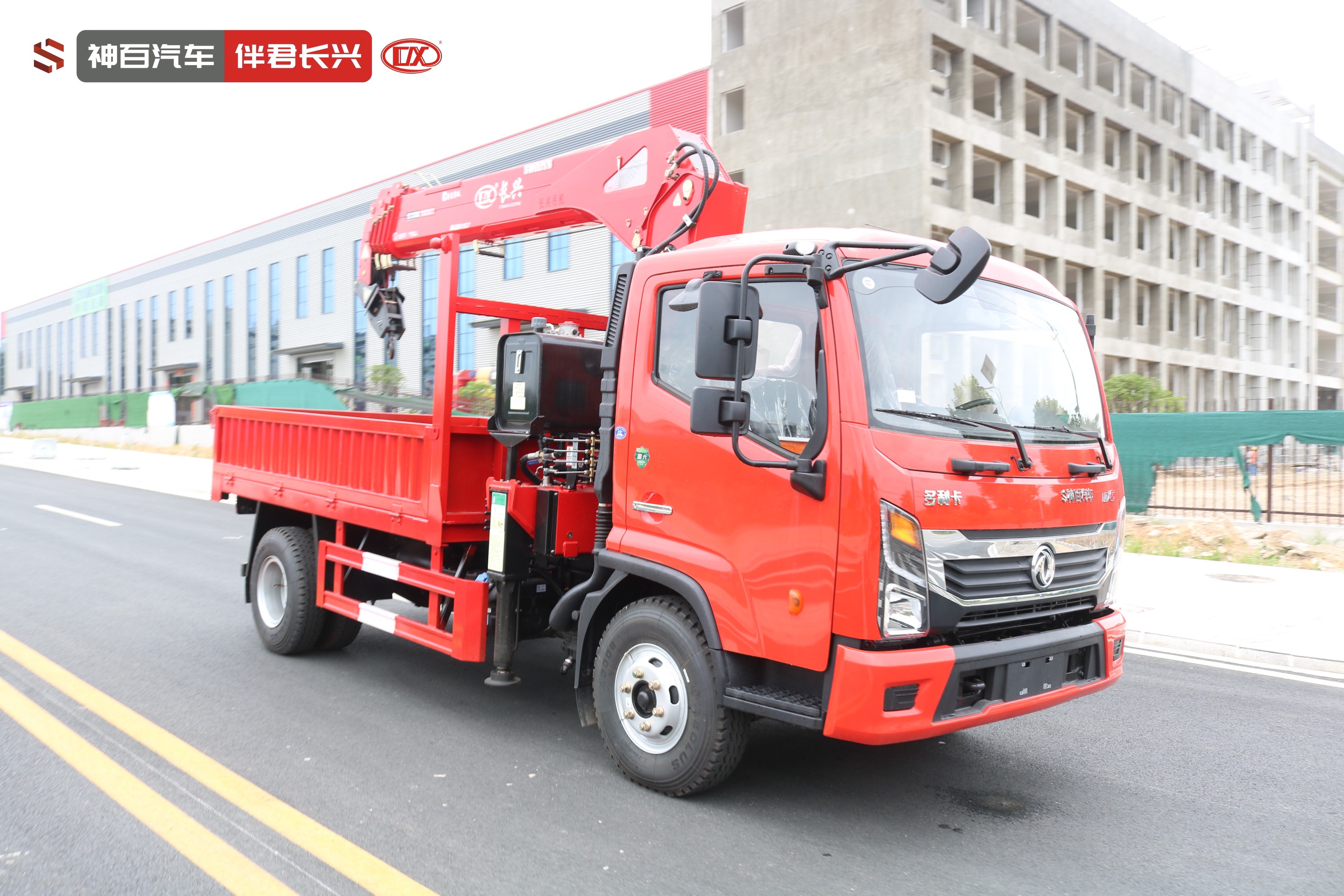 长兴SQS157-5（6.3吨）东风多利卡高空作业车（随车吊） 产品实拍