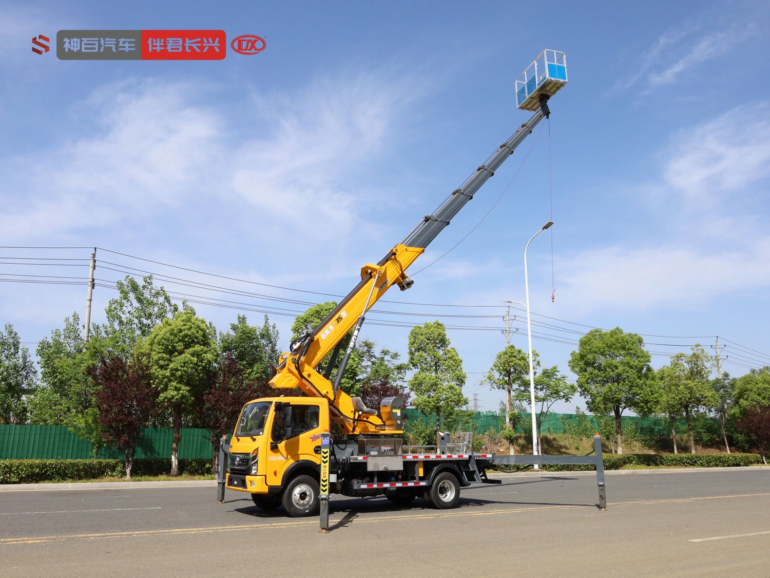 神百重工GKS35蓝牌35米高空作业车（多利卡重载） 产品实拍