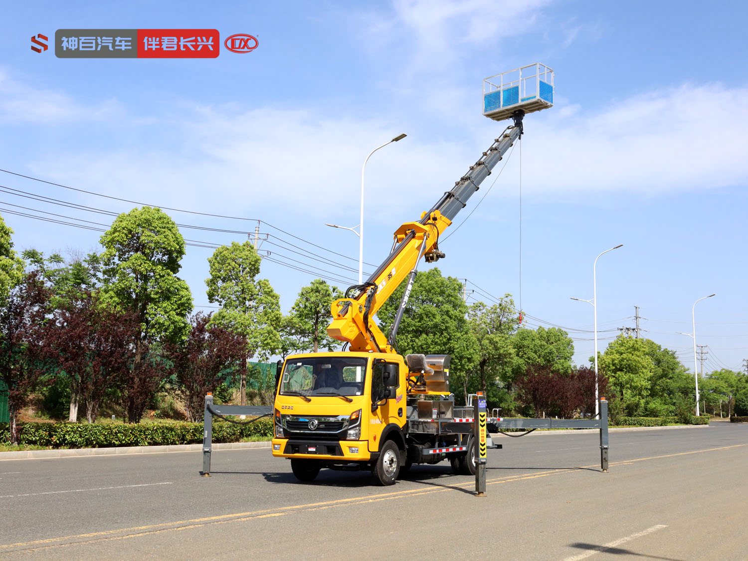神百重工GKS35蓝牌35米高空作业车（多利卡重载） 产品实拍