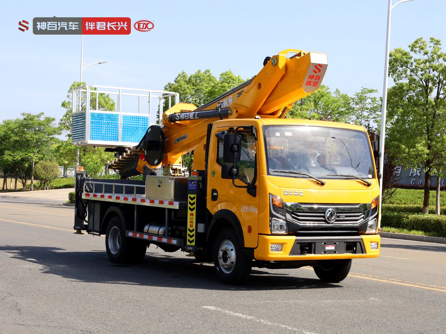 神百重工GKS35蓝牌35米高空作业车（多利卡重载） 产品实拍
