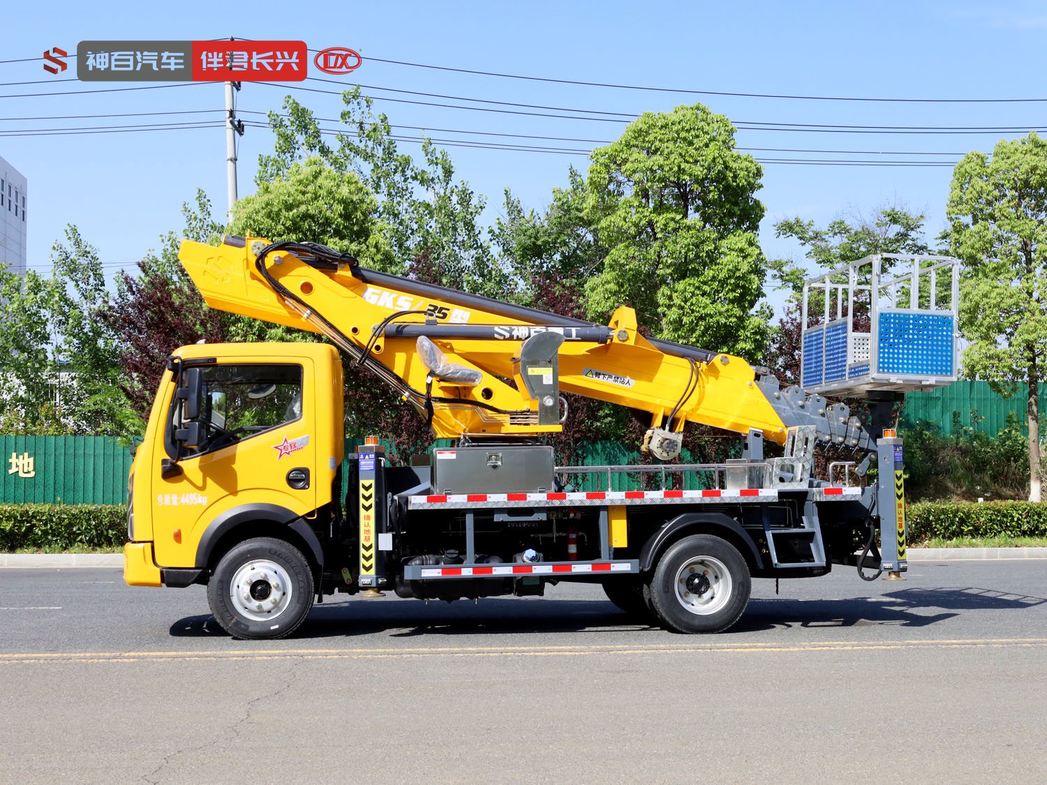 神百重工GKS35蓝牌35米高空作业车（多利卡重载） 产品实拍
