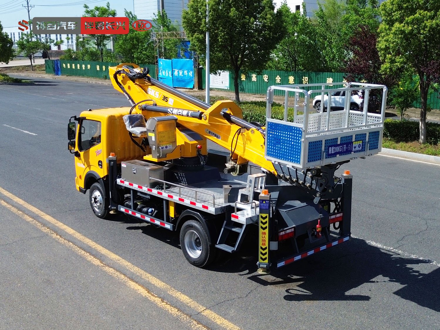 神百重工GKS35蓝牌35米高空作业车（多利卡重载） 产品实拍